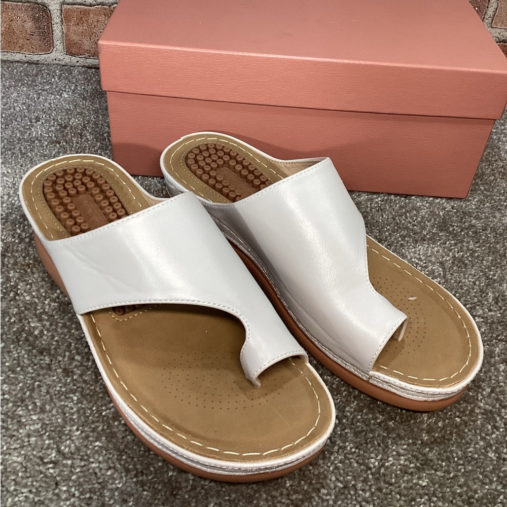 White Sandals Women’s size 38 Eu size 7.5 -8